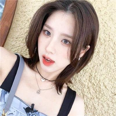 落在她身边